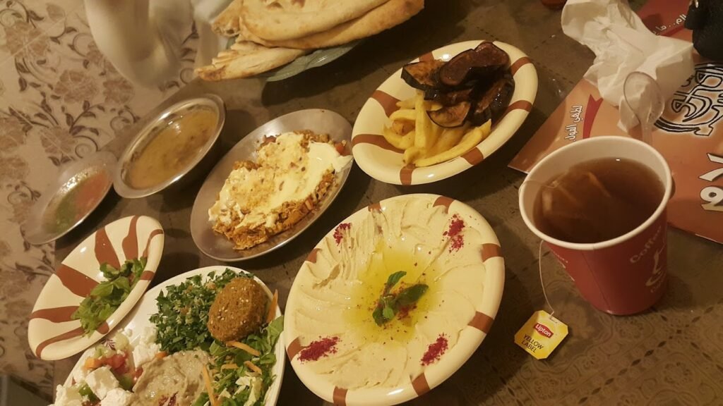 فوال السلام من أماكن فطور في المدينة المنورة