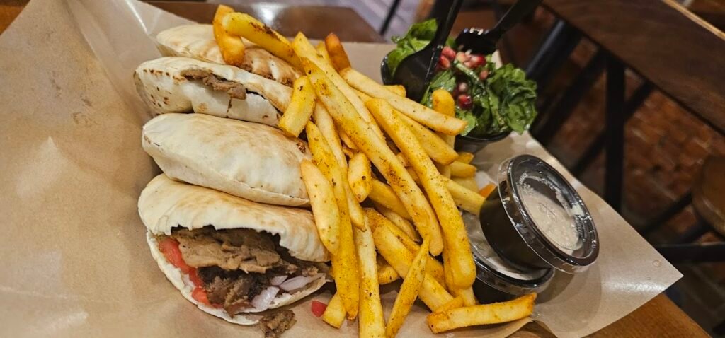 شاورما بشكتنا من مطاعم شاورما المدينة المنورة