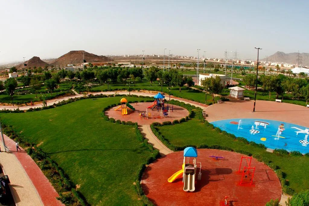 حديقة الحمراء للحيوانات المدينة المنورة من أماكن سياحية بالمدينة المنورة.